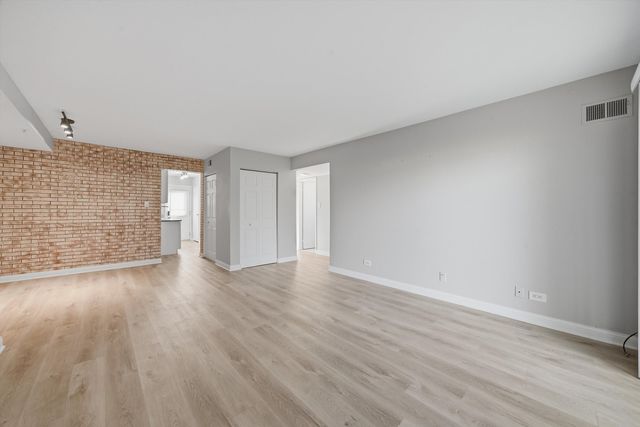 9386 Bay Colony Drive 1S, Des Plaines, IL 60016