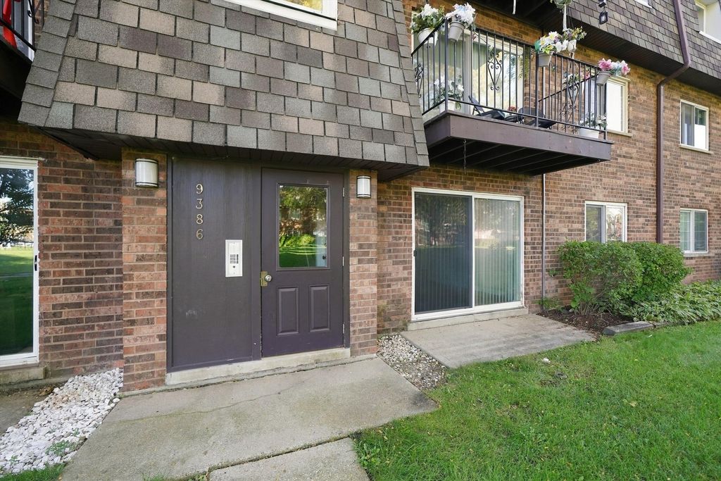9386 Bay Colony Drive 1S, Des Plaines, IL 60016 — photo 2