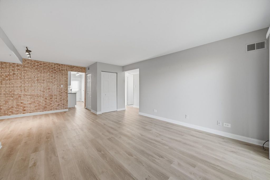 9386 Bay Colony Drive 1S, Des Plaines, IL 60016 — photo 5