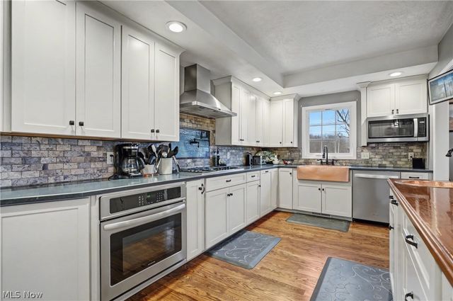 16870 Headland Avenue, Lake Milton, OH 44429