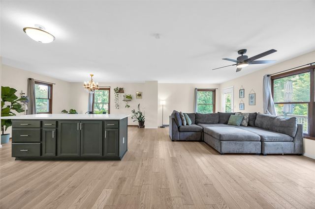 2509 Blue Ridge Drive NE, Cedar Rapids, IA 52402