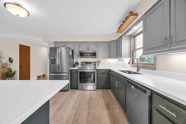 2509 Blue Ridge Drive NE, Cedar Rapids, IA 52402