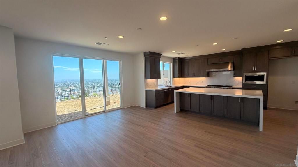 Image 7 of property listing at 7765 La Mesa Summit Dr, La Mesa, CA 91941