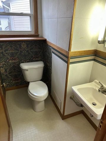 816 S Monroe Street, Stoughton, WI 53589