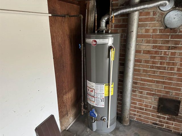 816 S Monroe Street, Stoughton, WI 53589