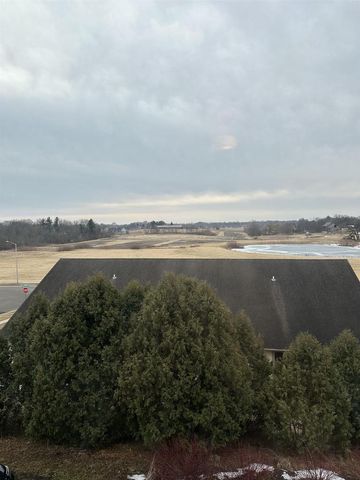 816 S Monroe Street, Stoughton, WI 53589