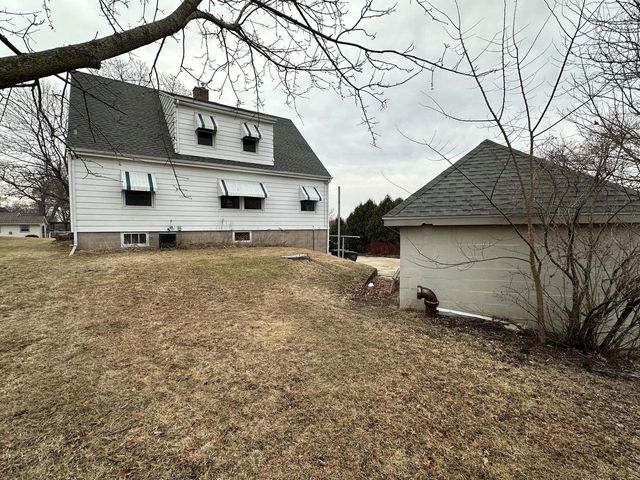 816 S Monroe Street, Stoughton, WI 53589