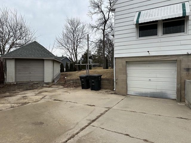 816 S Monroe Street, Stoughton, WI 53589