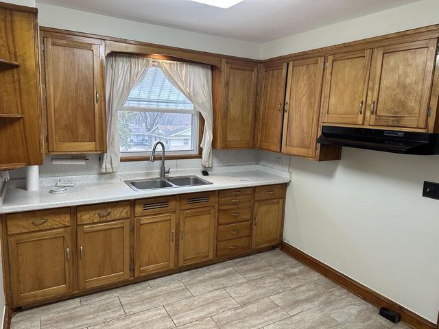 816 S Monroe Street, Stoughton, WI 53589