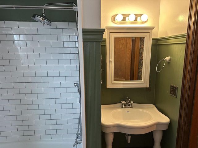 816 S Monroe Street, Stoughton, WI 53589