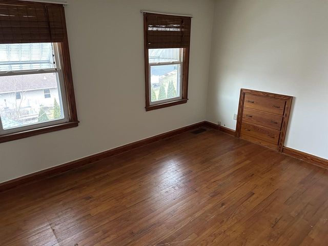 816 S Monroe Street, Stoughton, WI 53589