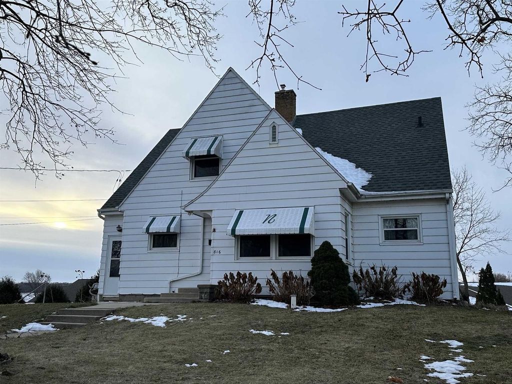 816 S Monroe Street, Stoughton, WI 53589