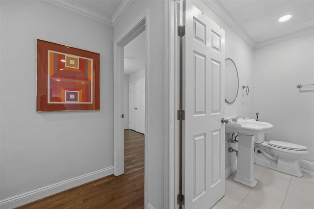 4817 Winthrop Avenue E, Fort Worth, TX 76116