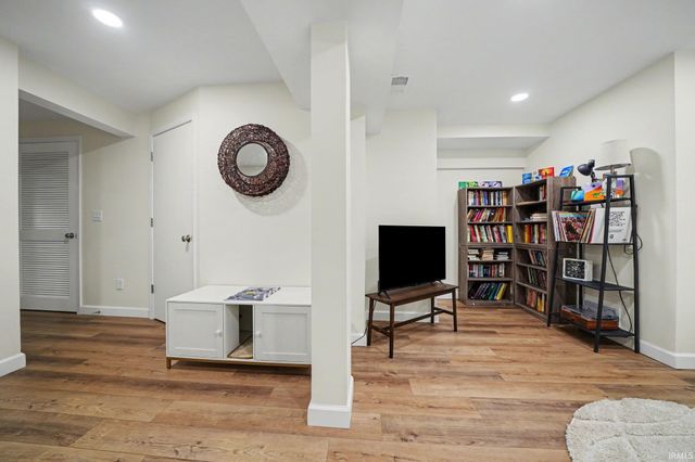 1433 N Oakhill Drive, South Bend, IN 46637