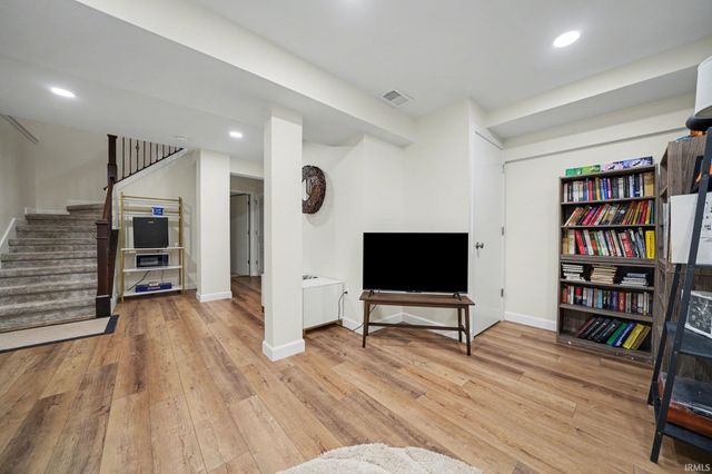 1433 N Oakhill Drive, South Bend, IN 46637