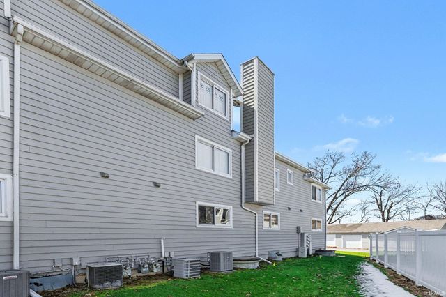 1433 N Oakhill Drive, South Bend, IN 46637