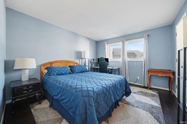 1433 N Oakhill Drive, South Bend, IN 46637