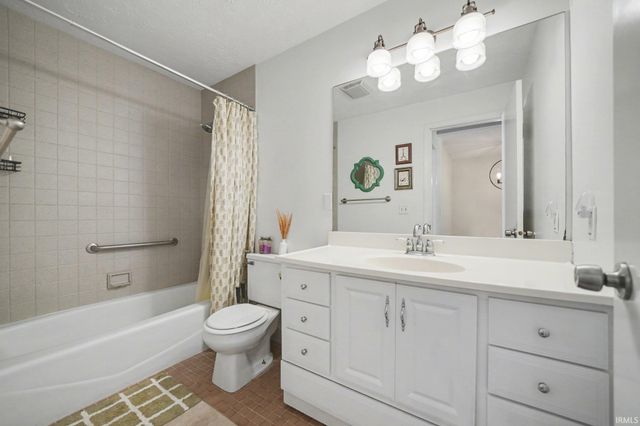 1433 N Oakhill Drive, South Bend, IN 46637