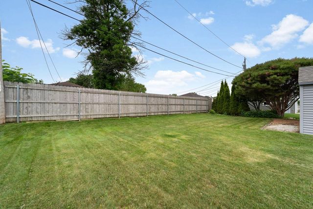 1325 Blake AVENUE, South Milwaukee, WI 53172