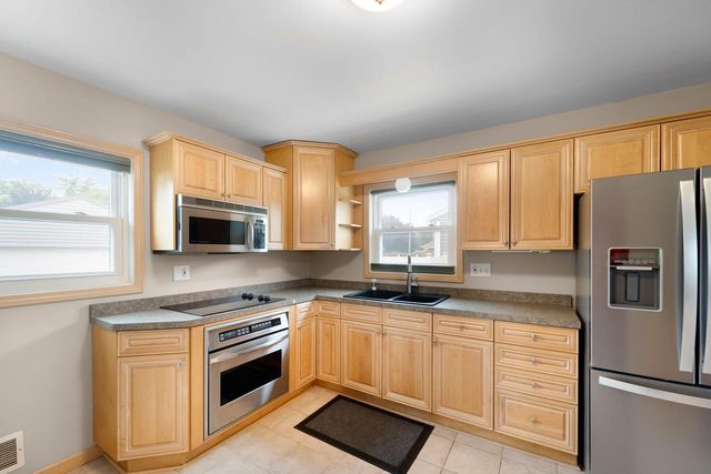 1325 Blake AVENUE, South Milwaukee, WI 53172