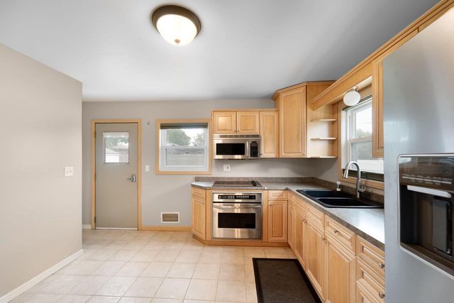1325 Blake AVENUE, South Milwaukee, WI 53172