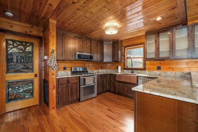 247 Toccoa Overlook Drive, Blue Ridge, GA 30513