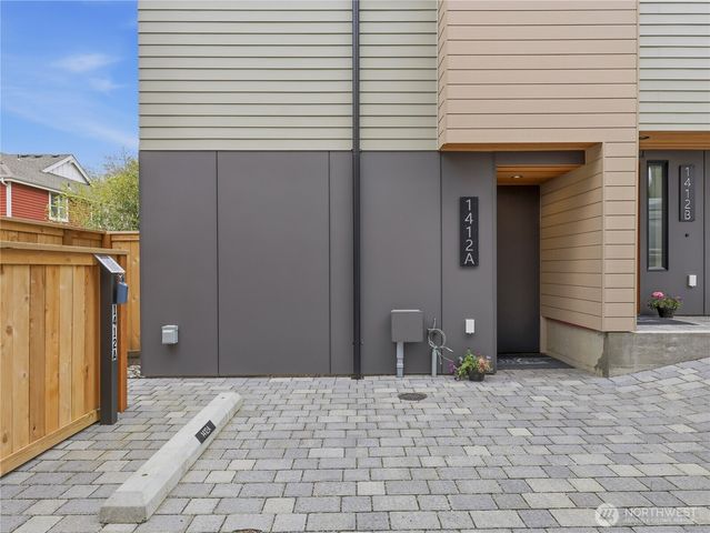 1412 A N 47th Street, Seattle, WA 98103