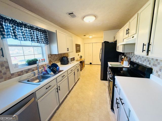 2124 Broad Street, Statham, GA 30666