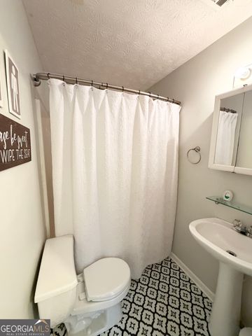 2124 Broad Street, Statham, GA 30666