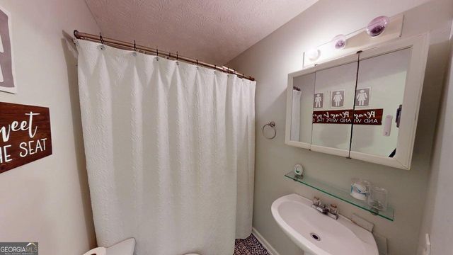 2124 Broad Street, Statham, GA 30666