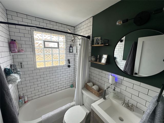 715 JAPAN Street, Erie, PA 16502