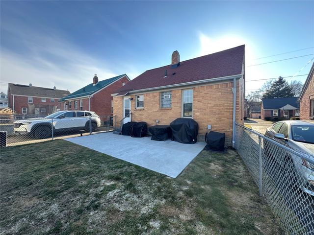 715 JAPAN Street, Erie, PA 16502