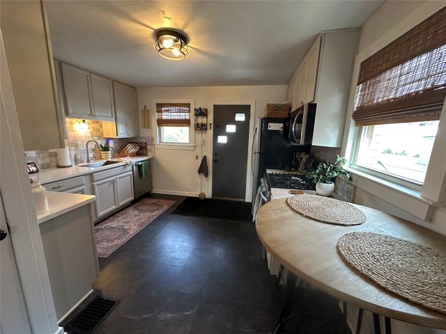 715 JAPAN Street, Erie, PA 16502