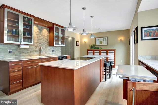 332 BLACKLATCH LN, Camp Hill, PA 17011
