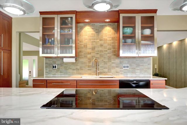 332 BLACKLATCH LN, Camp Hill, PA 17011