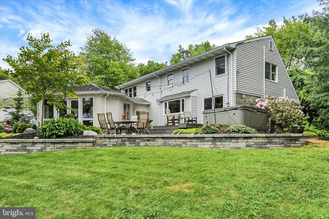 332 BLACKLATCH LN, Camp Hill, PA 17011