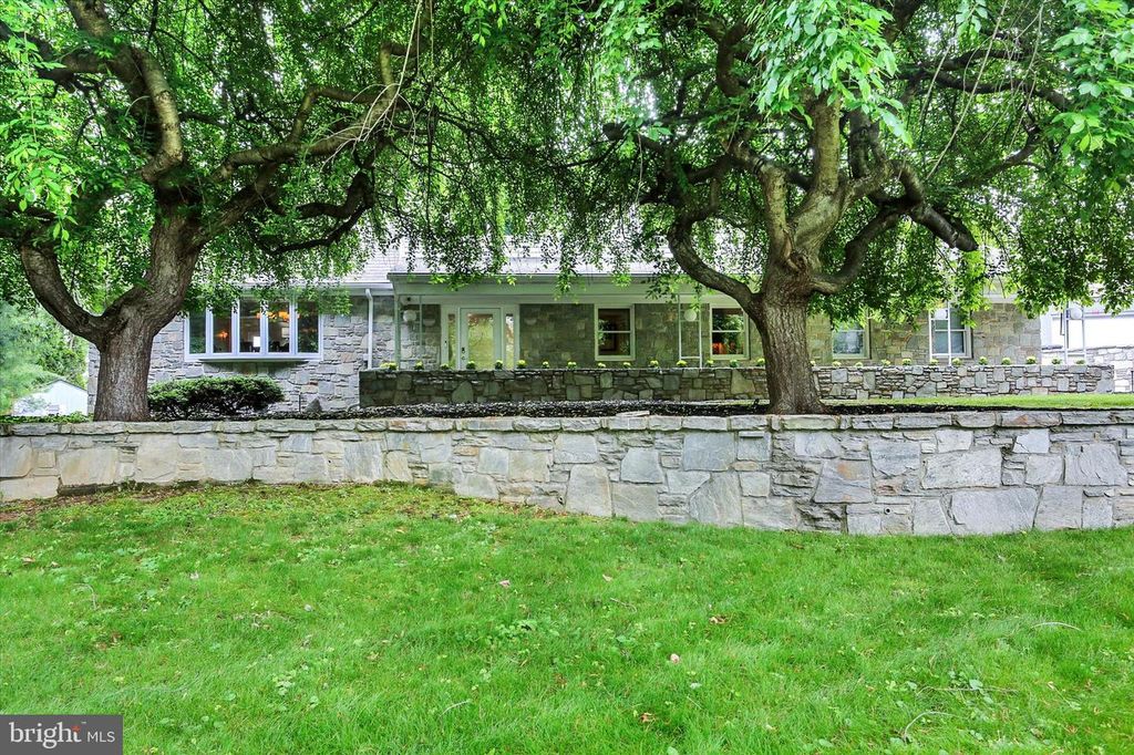 332 BLACKLATCH LN, Camp Hill, PA 17011