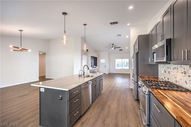 7504 Powder River Court, Las Vegas, NV 89131