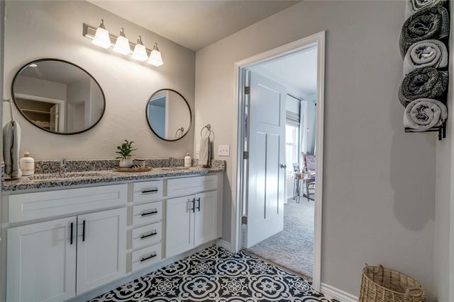 1702 E Rogers Street, El Reno, OK 73036