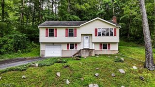 14 Tamarack Rd, White Twp., NJ 07823