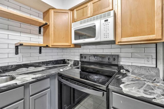 421 Cambridge Cir Apt F5, Murrells Inlet, SC 29576