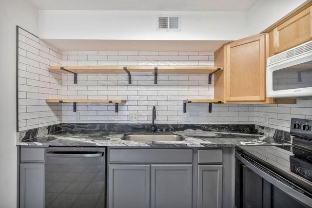 421 Cambridge Cir Apt F5, Murrells Inlet, SC 29576