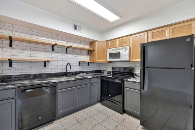 421 Cambridge Cir Apt F5, Murrells Inlet, SC 29576