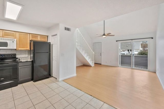 421 Cambridge Cir Apt F5, Murrells Inlet, SC 29576