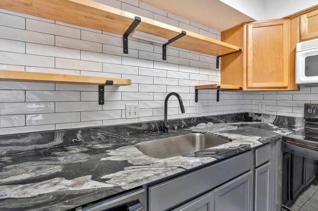 421 Cambridge Cir Apt F5, Murrells Inlet, SC 29576