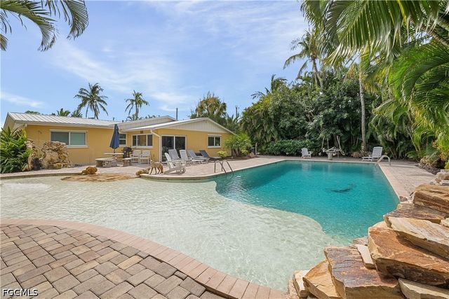 3596 Emerald AVE, St James City, FL 33956