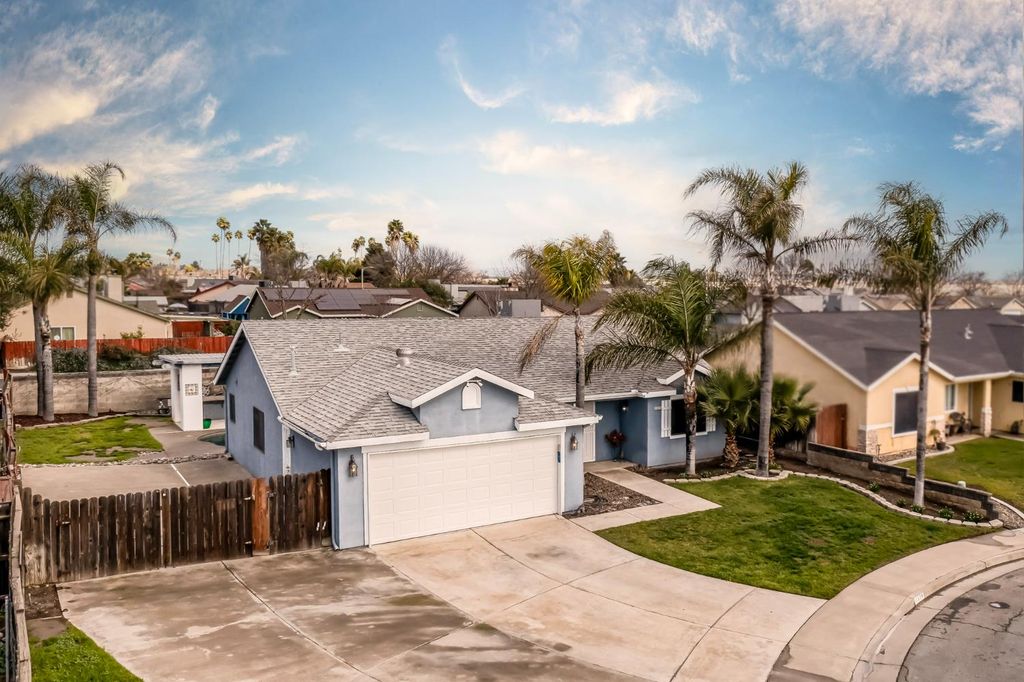 Image 1 of property listing at 1326 Elm Court, Hanford, CA 93230