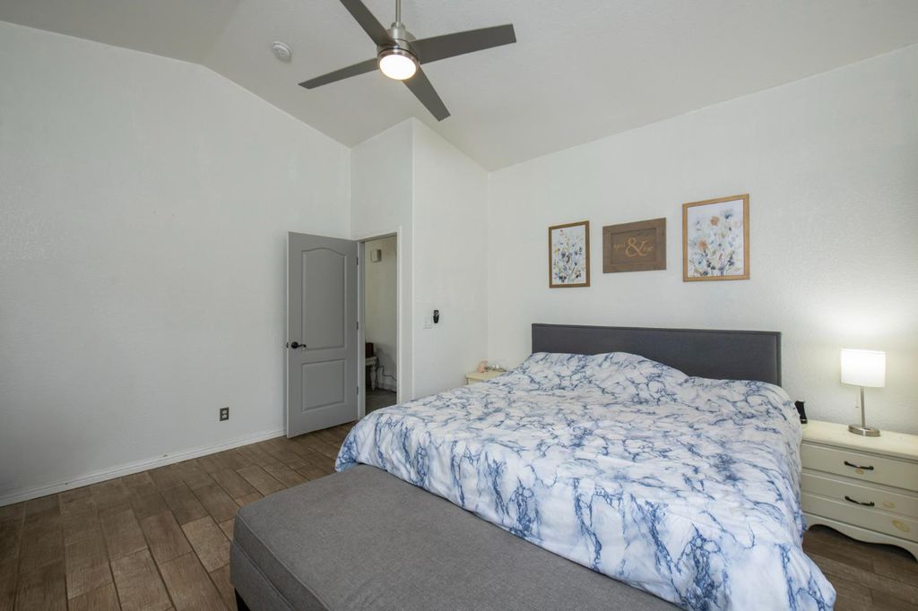 Image 13 of property listing at 1326 Elm Court, Hanford, CA 93230