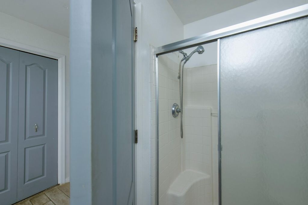 Image 15 of property listing at 1326 Elm Court, Hanford, CA 93230