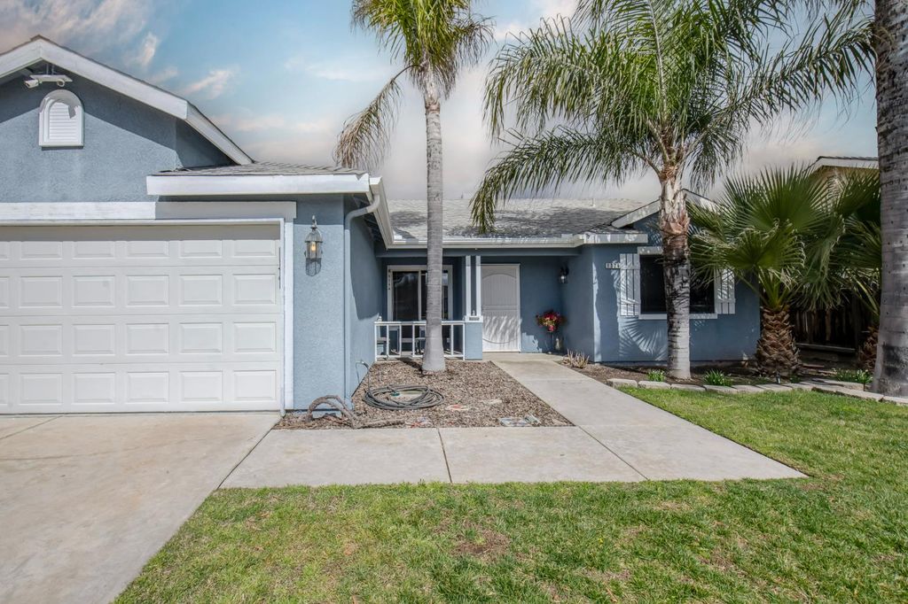 Image 2 of property listing at 1326 Elm Court, Hanford, CA 93230